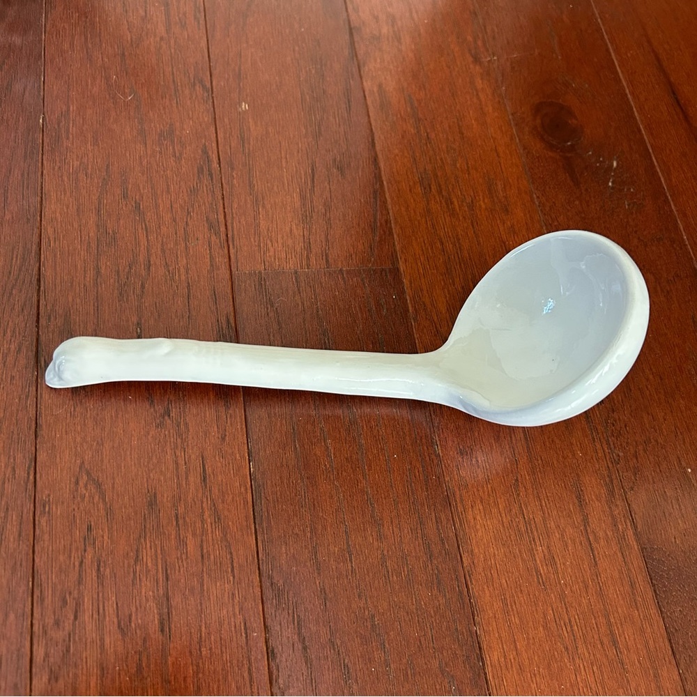 vintage white ceramic hen-on-nest soup tureen with a matching ladle - Picture 7 of 9